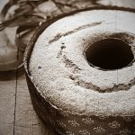 Ciambellone allo yogurt con ciliegie sciroppate