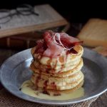 Pancakes integrali allâ€™aceto balsamico, speck e toma